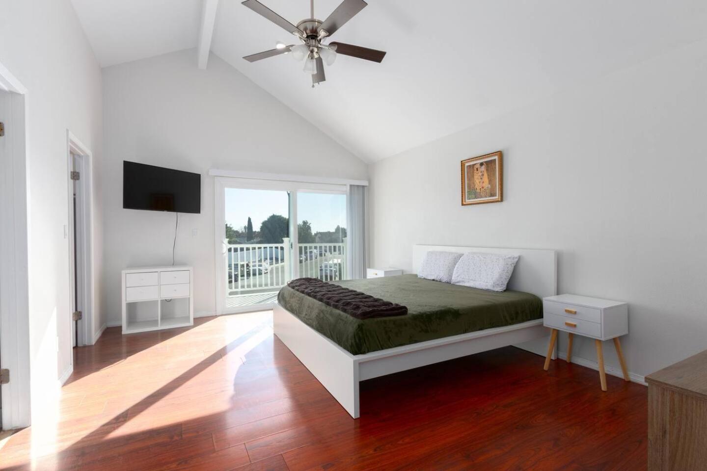 Holiday home 515) Modern 5 Bedrooms Great Outdoor Space