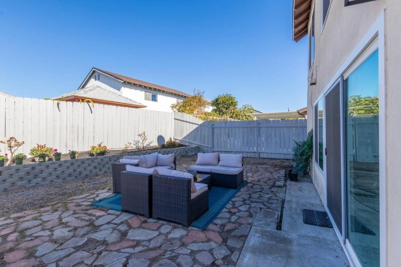 Holiday home 515) Modern 5 Bedrooms Great Outdoor Space *